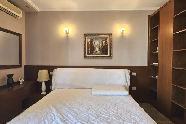 Shtepi ne shitje Apartament ne Tirane, 3+1, Mobilimi E mobiluar, Pagesa 290,000  Euro.