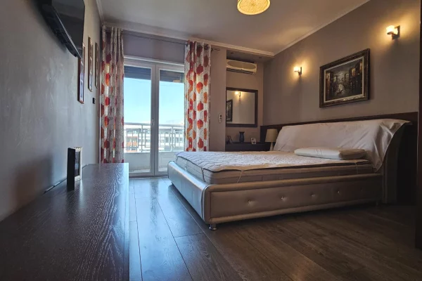 Shtepi ne shitje Apartament ne Tirane, 3+1, Mobilimi E mobiluar, Pagesa 290,000  Euro.