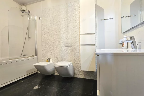 Shtepi ne shitje Apartament ne Tirane, 3+1, Mobilimi E mobiluar, Pagesa 290,000  Euro.