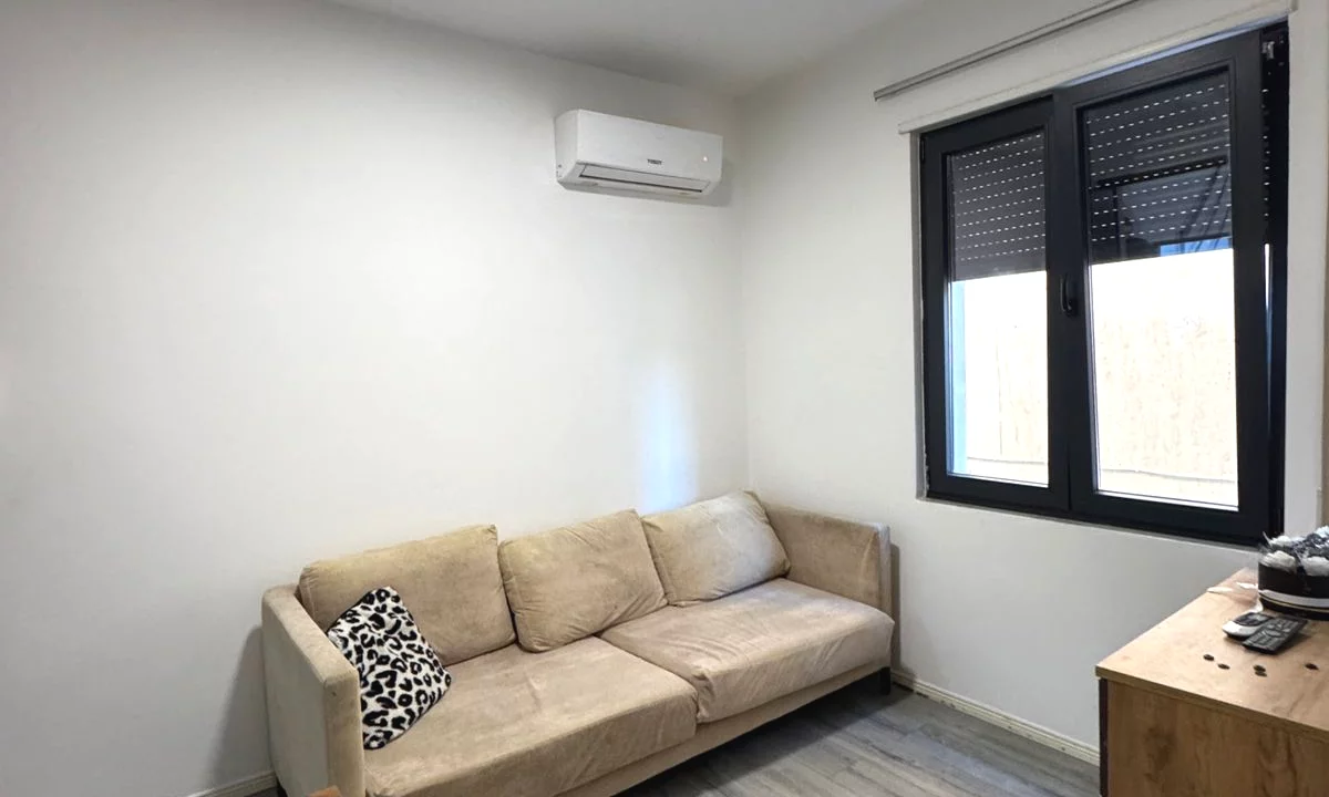 Shtepi me qera Apartament ne Tirane, 1+1, Mobilimi E mobiluar, Pagesa 35,000  Leke.