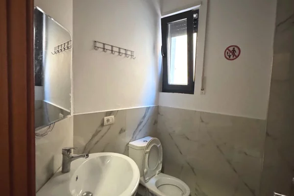 Shtepi me qera Apartament ne Tirane, 1+1, Mobilimi E mobiluar, Pagesa 35,000  Leke.