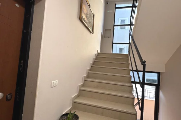 Shtepi me qera Apartament ne Tirane, 1+1, Mobilimi E mobiluar, Pagesa 35,000  Leke.