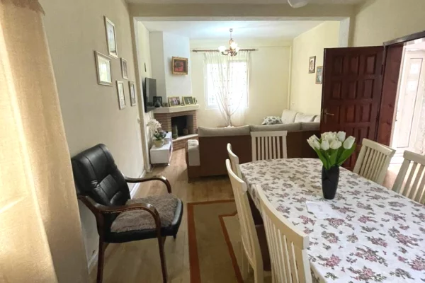 Shtepi ne shitje Shtepi Private ne Tirane, 3+1, Mobilimi E mobiluar, Pagesa 275,000  Euro.