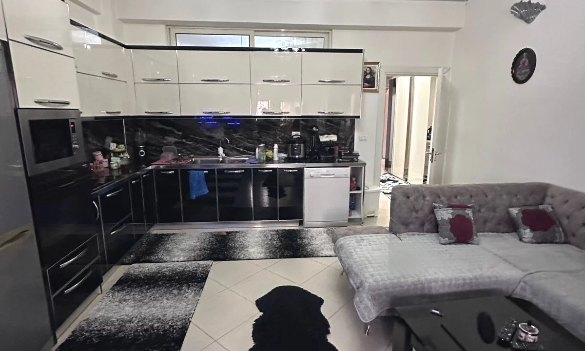 Shtepi ne shitje Apartament ne Tirane, 1+1, Mobilimi E mobiluar, Pagesa 9,500,000  Leke.