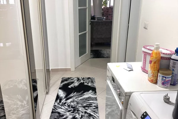 Shtepi ne shitje Apartament ne Tirane, 1+1, Mobilimi E mobiluar, Pagesa 9,500,000  Leke.