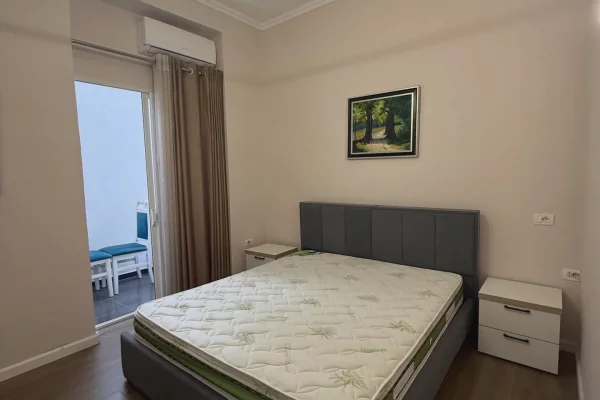 Shtepi ne shitje Apartament ne Tirane, Garsoniere, Mobilimi E mobiluar, Pagesa 98,000  Euro.