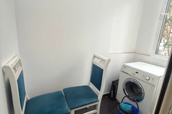 Shtepi ne shitje Apartament ne Tirane, Garsoniere, Mobilimi E mobiluar, Pagesa 98,000  Euro.