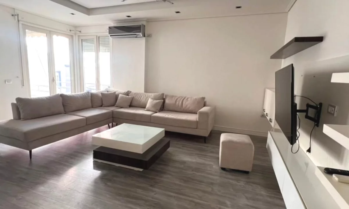 Shtepi ne shitje Apartament ne Tirane, 2+1, Mobilimi E mobiluar, Pagesa 240,000  Euro.