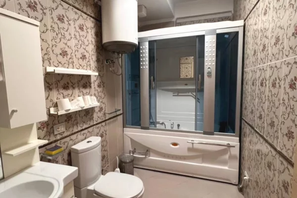 Shtepi ne shitje Apartament ne Tirane, 2+1, Mobilimi E mobiluar, Pagesa 240,000  Euro.