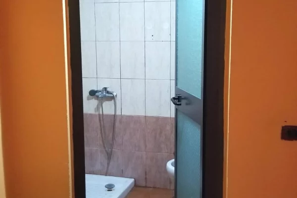 Shtepi me qera Apartament ne Tirane, 1+1, Mobilimi E mobiluar, Pagesa 40,000  Leke.