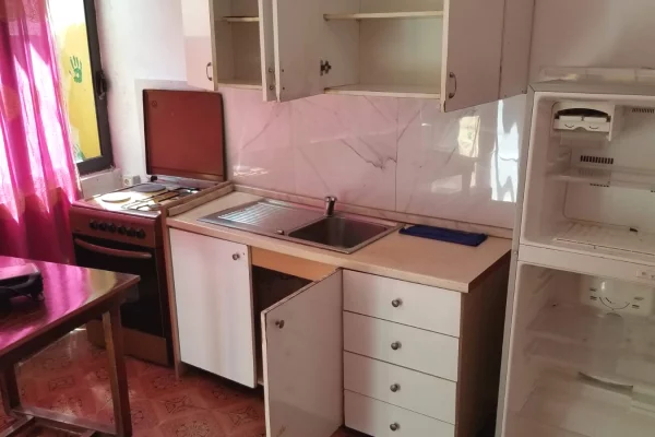 Shtepi me qera Apartament ne Tirane, 1+1, Mobilimi E mobiluar, Pagesa 40,000  Leke.