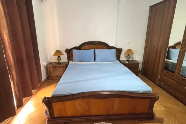 Shtepi me qera Apartament ne Tirane, 2+1, Mobilimi E mobiluar, Pagesa 65,000  Leke.