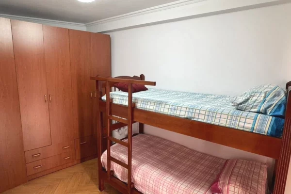Shtepi me qera Apartament ne Tirane, 2+1, Mobilimi E mobiluar, Pagesa 65,000  Leke.