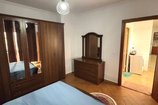 Shtepi me qera Apartament ne Tirane, 2+1, Mobilimi E mobiluar, Pagesa 65,000  Leke.