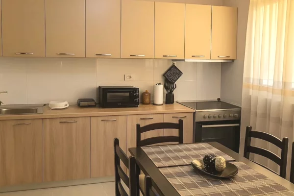 Shtepi me qera Apartament ne Tirane, 2+1, Mobilimi E mobiluar, Pagesa 640  Euro.
