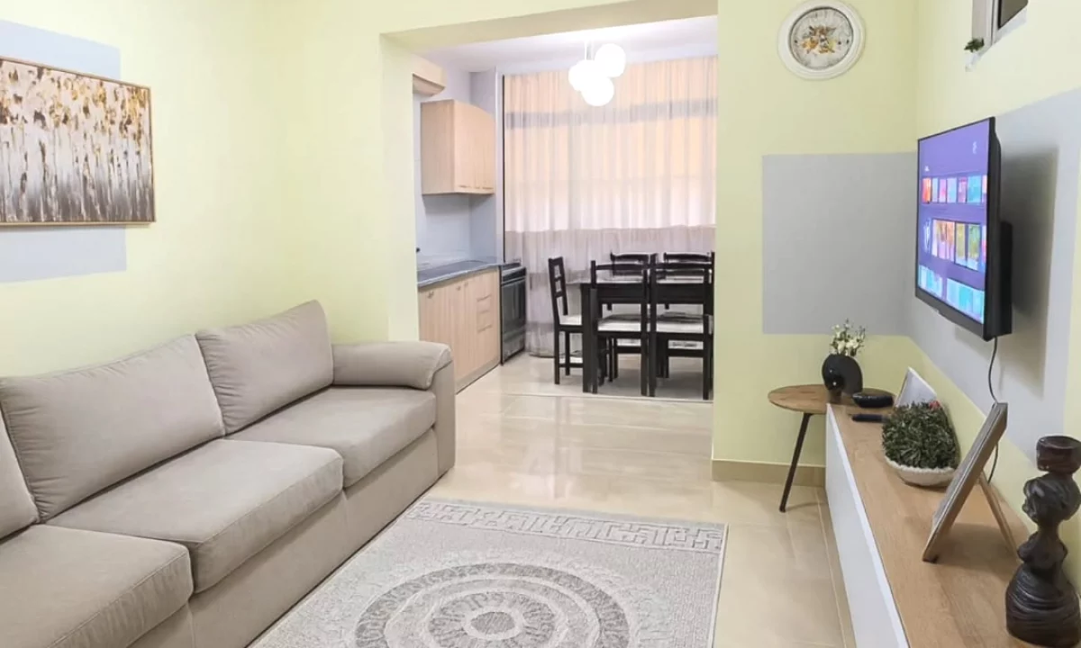 Shtepi me qera Apartament ne Tirane, 2+1, Mobilimi E mobiluar, Pagesa 640  Euro.