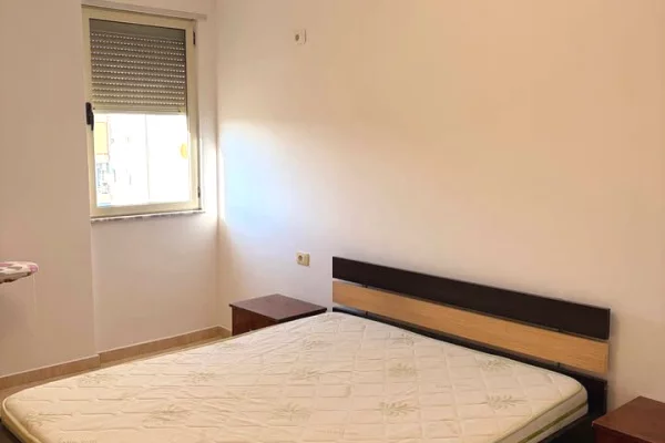 Shtepi ne shitje Apartament ne Tirane, 2+1, Mobilimi E mobiluar, Pagesa 155,000  Euro.