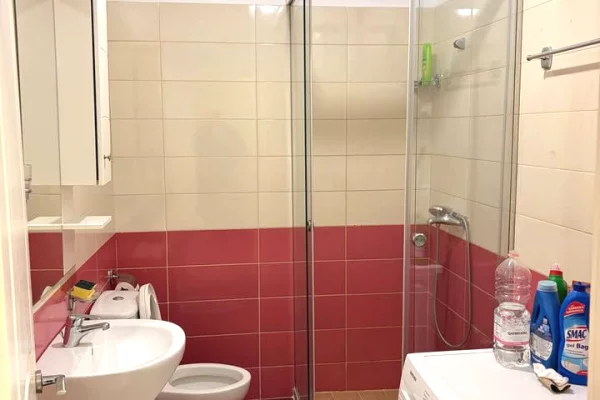 Shtepi ne shitje Apartament ne Tirane, 2+1, Mobilimi E mobiluar, Pagesa 155,000  Euro.