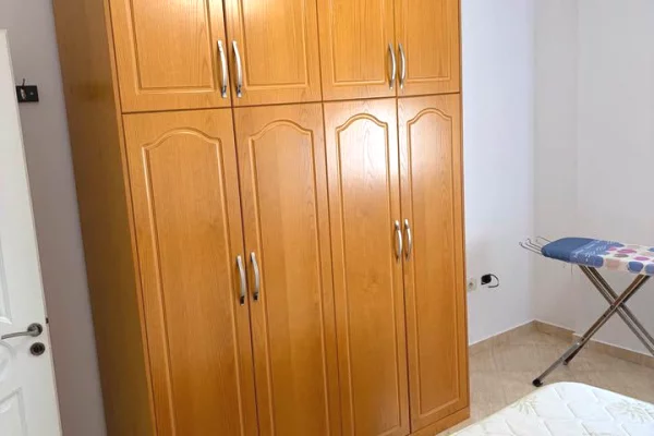 Shtepi ne shitje Apartament ne Tirane, 2+1, Mobilimi E mobiluar, Pagesa 155,000  Euro.