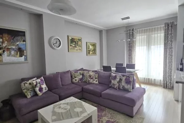 Shtepi me qera Apartament ne Tirane, 2+1, Mobilimi E mobiluar, Pagesa 60,000  Leke.