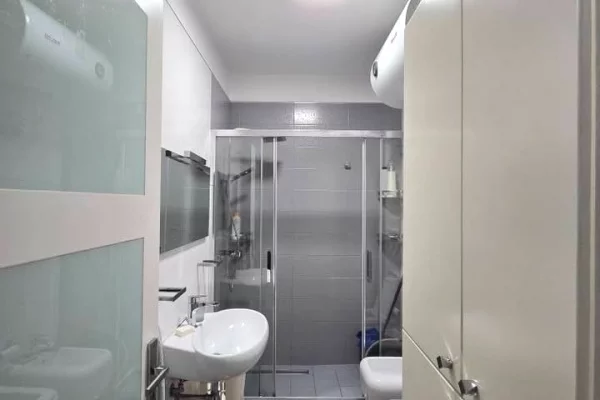 Shtepi me qera Apartament ne Tirane, 2+1, Mobilimi E mobiluar, Pagesa 60,000  Leke.