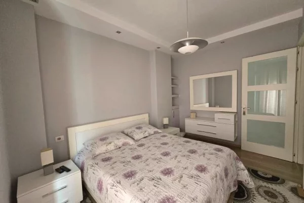 Shtepi me qera Apartament ne Tirane, 2+1, Mobilimi E mobiluar, Pagesa 60,000  Leke.