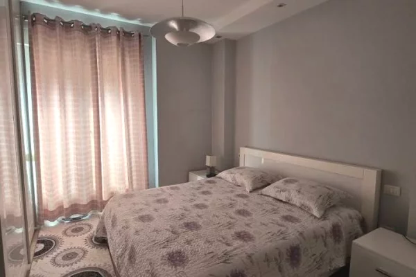 Shtepi me qera Apartament ne Tirane, 2+1, Mobilimi E mobiluar, Pagesa 60,000  Leke.