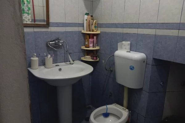 Shtepi me qera Apartament ne Tirane, 1+1, Mobilimi E mobiluar, Pagesa 30,000  Leke.