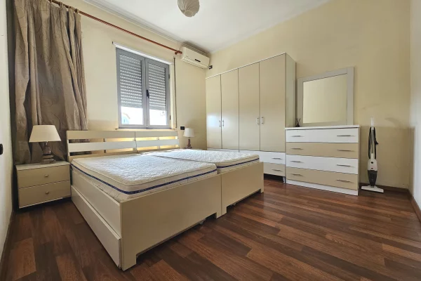 Shtepi me qera Apartament ne Tirane, 1+1, Mobilimi E mobiluar, Pagesa 600  Euro.