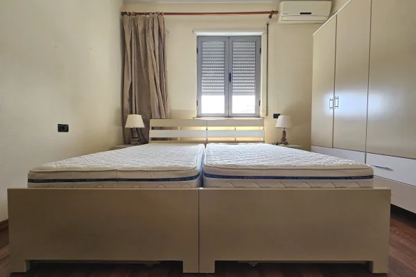 Shtepi me qera Apartament ne Tirane, 1+1, Mobilimi E mobiluar, Pagesa 600  Euro.