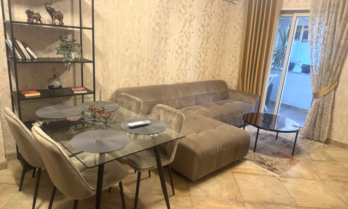 Shtepi me qera Apartament ne Tirane, 1+1, Mobilimi E mobiluar, Pagesa 650  Euro.