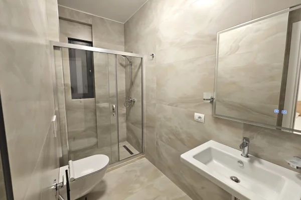 Shtepi ne shitje Apartament ne Tirane, 2+1, Mobilimi E mobiluar, Pagesa 800  Euro.