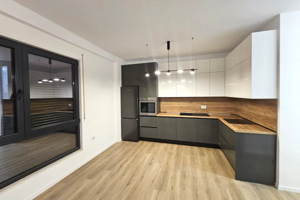 Shtepi ne shitje Apartament ne Tirane, 2+1, Mobilimi E mobiluar, Pagesa 800  Euro.