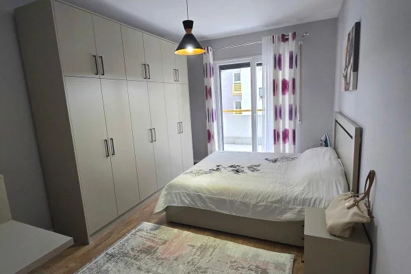 Shtepi me qera Apartament ne Tirane, 1+1, Mobilimi E mobiluar, Pagesa 65,000  Leke.