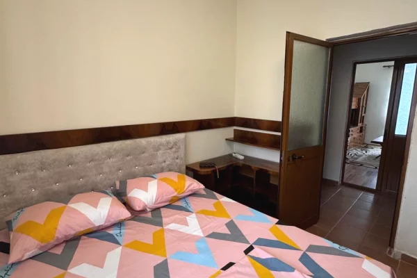 Shtepi me qera Apartament ne Tirane, 1+1, Mobilimi E mobiluar, Pagesa 500  Euro.