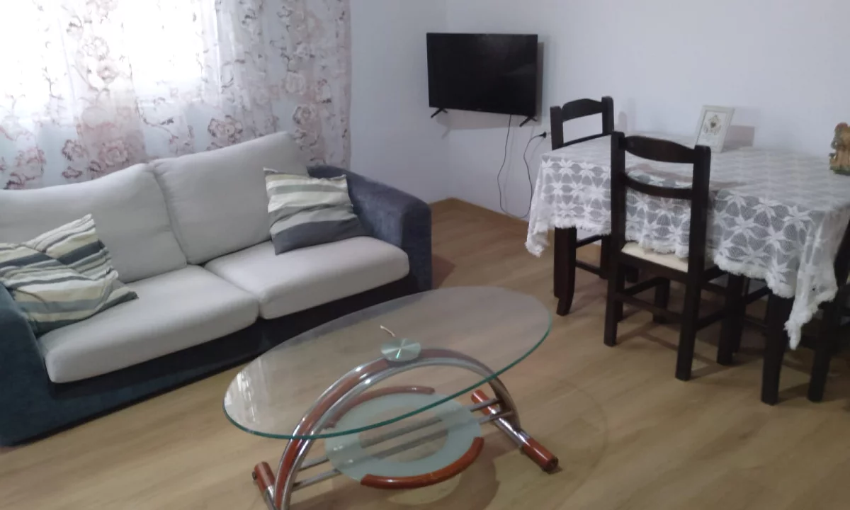 Shtepi me qera Apartament ne Tirane, 1+1, Mobilimi E mobiluar, Pagesa 45,000  Leke.