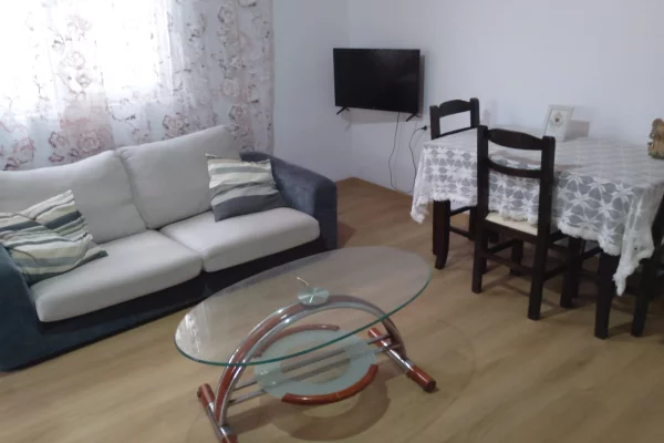 Shtepi me qera 1+1 ne Tirane - 45,000 Leke