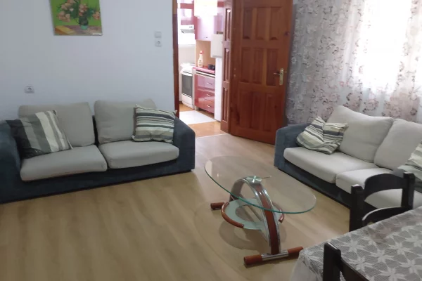 Shtepi me qera Apartament ne Tirane, 1+1, Mobilimi E mobiluar, Pagesa 45,000  Leke.