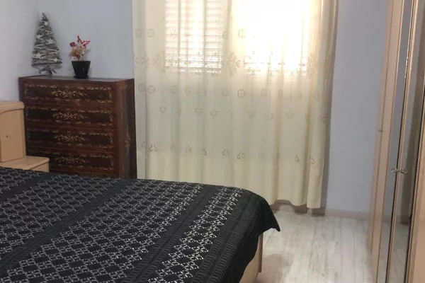 Shtepi me qera Apartament ne Tirane, 1+1, Mobilimi E mobiluar, Pagesa 45,000  Leke.