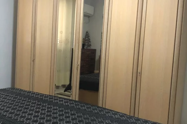 Shtepi me qera Apartament ne Tirane, 1+1, Mobilimi E mobiluar, Pagesa 45,000  Leke.