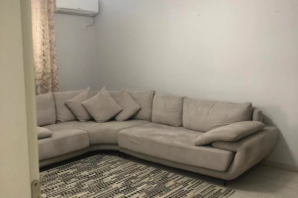 Shtepi me qera Apartament ne Tirane, 1+1, Mobilimi E mobiluar, Pagesa 45,000  Leke.