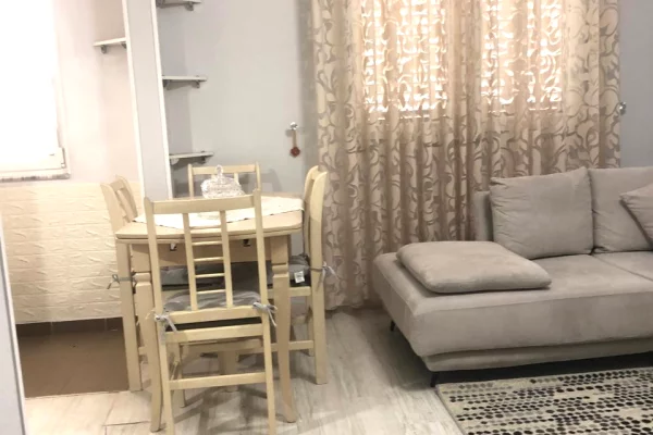Shtepi me qera Apartament ne Tirane, 1+1, Mobilimi E mobiluar, Pagesa 45,000  Leke.