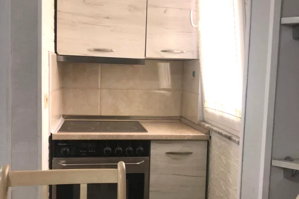 Shtepi me qera Apartament ne Tirane, 1+1, Mobilimi E mobiluar, Pagesa 45,000  Leke.