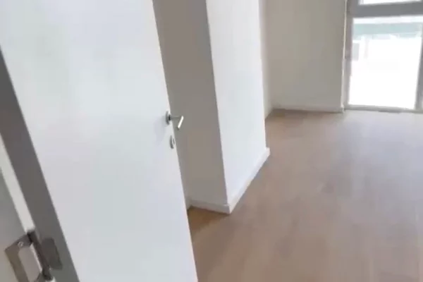 Shtepi ne shitje Apartament ne Tirane, 2+1, Mobilimi Bosh, pa mobiluar, Pagesa 132,000  Euro.