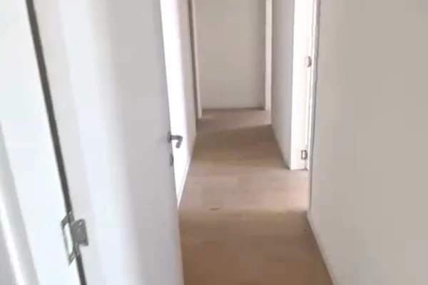 Shtepi ne shitje Apartament ne Tirane, 2+1, Mobilimi Bosh, pa mobiluar, Pagesa 132,000  Euro.