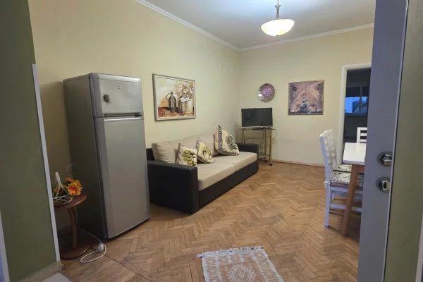Shtepi me qera Apartament ne Tirane, 1+1, Mobilimi E mobiluar, Pagesa 600  Euro.