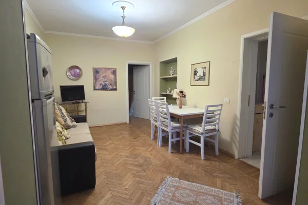 Shtepi me qera Apartament ne Tirane, 1+1, Mobilimi E mobiluar, Pagesa 600  Euro.