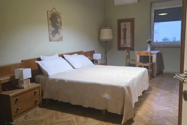 Shtepi me qera Apartament ne Tirane, 1+1, Mobilimi E mobiluar, Pagesa 600  Euro.