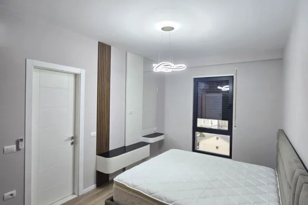 Shtepi ne shitje Apartament ne Tirane, 2+1, Mobilimi E mobiluar, Pagesa 260,000  Euro.