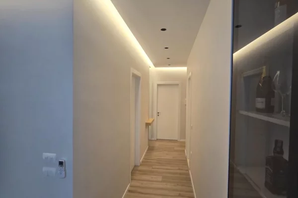 Shtepi ne shitje Apartament ne Tirane, 2+1, Mobilimi E mobiluar, Pagesa 260,000  Euro.